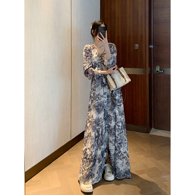 Yuyu's New Summer Women's Clothing Features a Stylish Black Floral Chiffon Long-Sleeve V-Neck Dress, a Long Skirt for Women That Is Slimming and High-Waisted