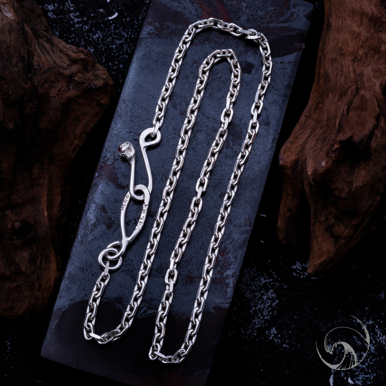 Alpine red lacquered eye Skull Skull Hook Chain Fine Corner Chain Stoplight Silver Necklace necklace