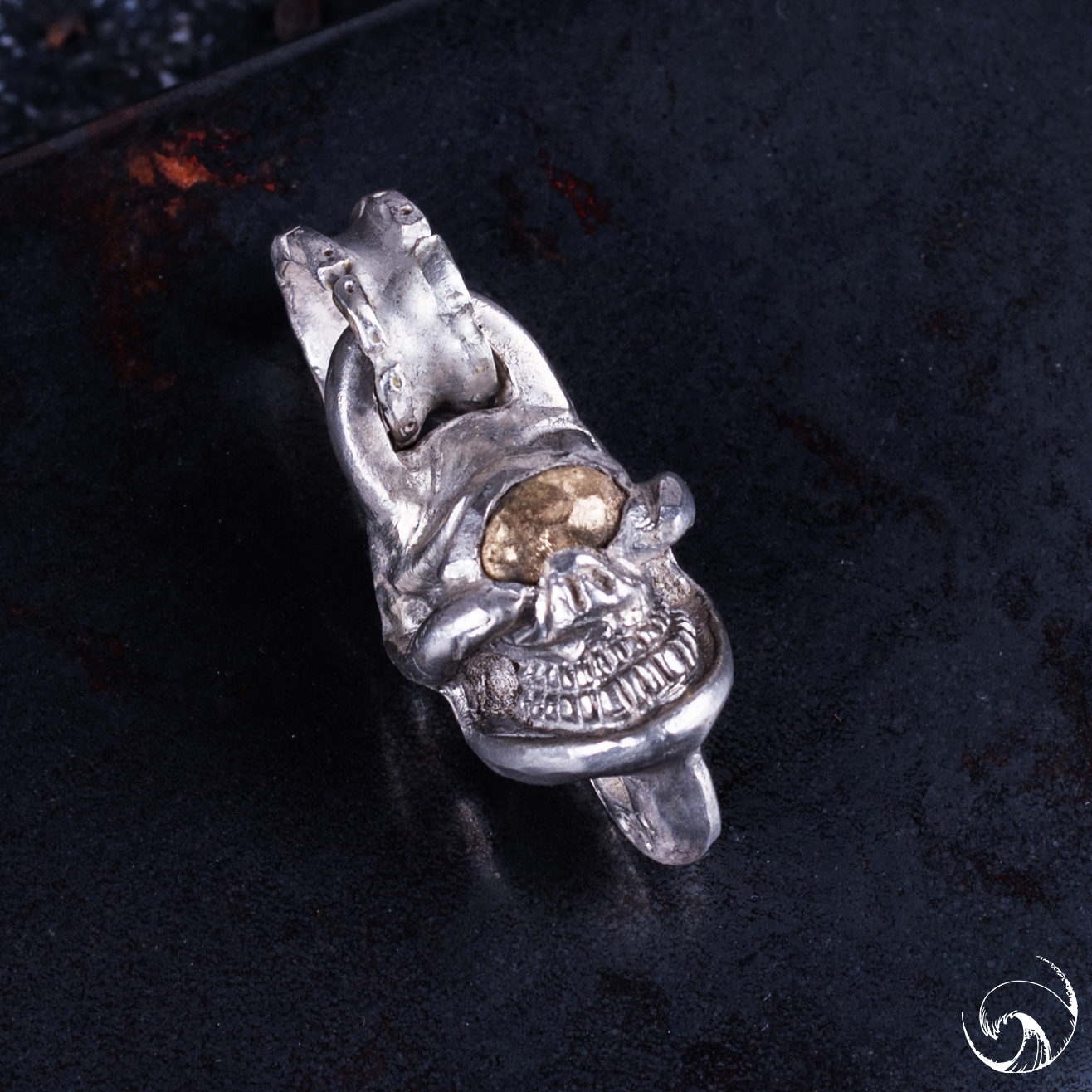 Gao Shanlong Golden Eye Skull One Eye Pendant stoplight pendant American motorcycle necklace