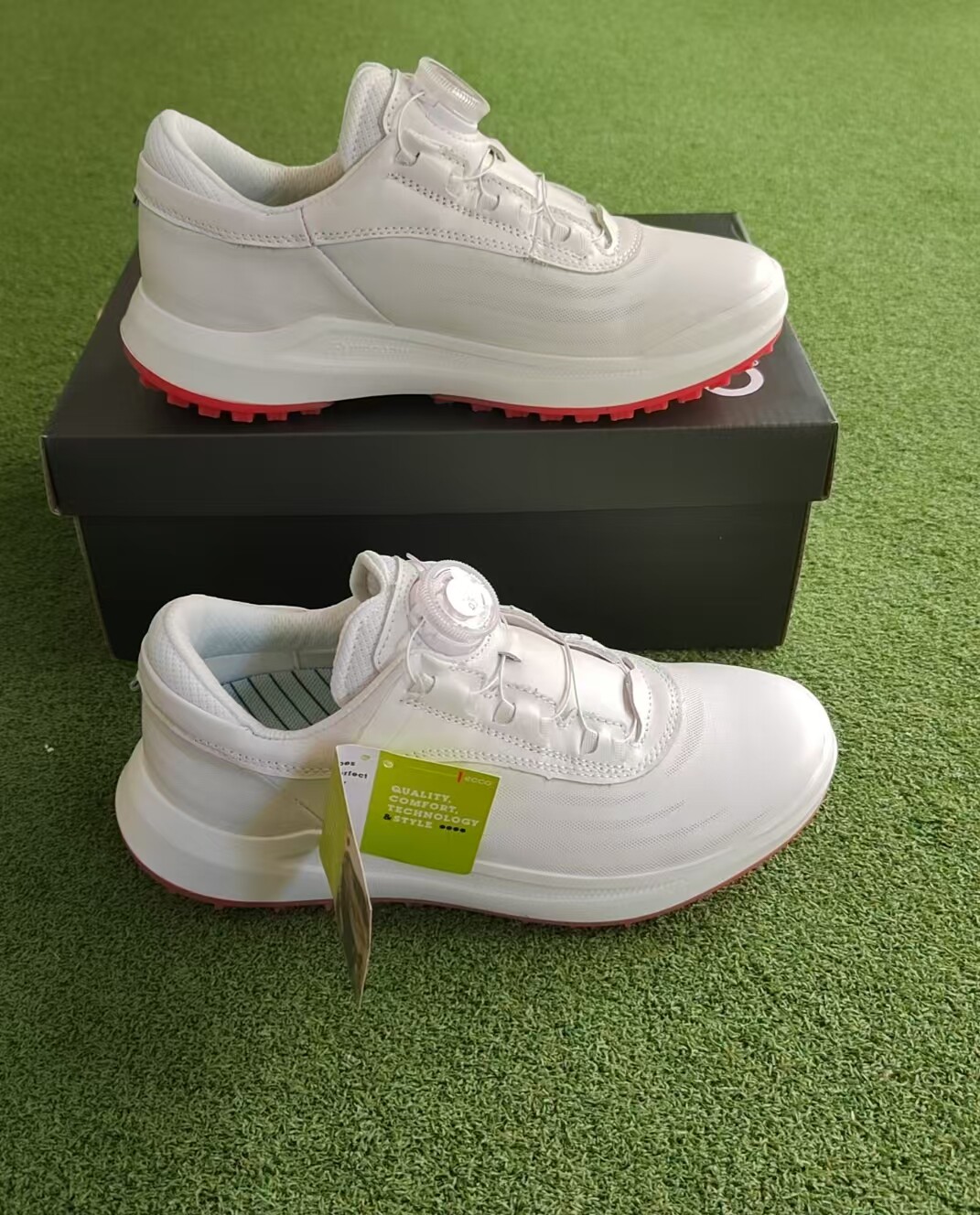 新作レディースゴルフシューズ：防水性、滑り止め性、耐摩耗性、通気性、快適性に優れ、本革製で、精巧な仕上がり、標準サイズ展開。