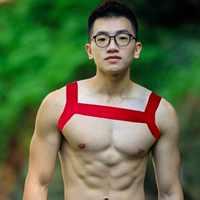 Красный браслет типа А бесплатно на руку