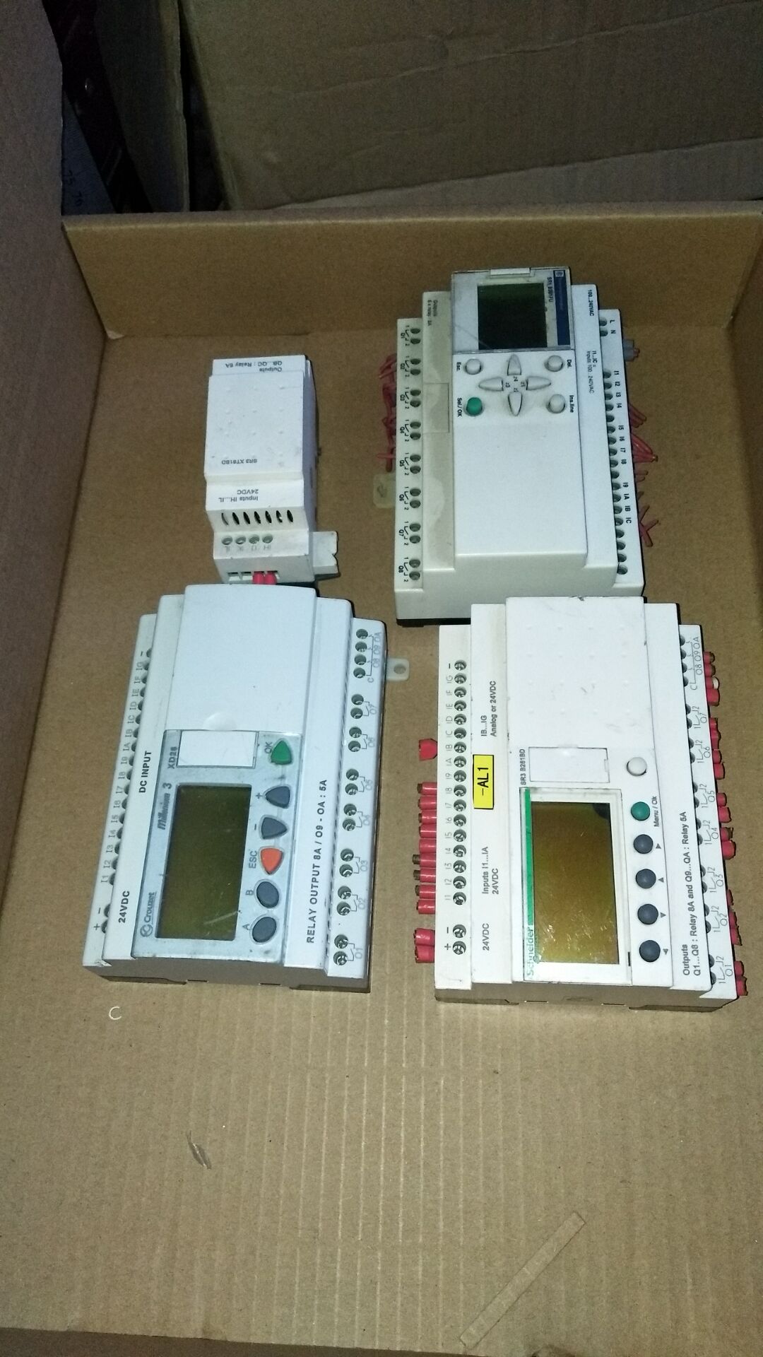 Schneider SR1 B20FU integrated PLC removal machine bargaining price XD26 SR3 B261BD