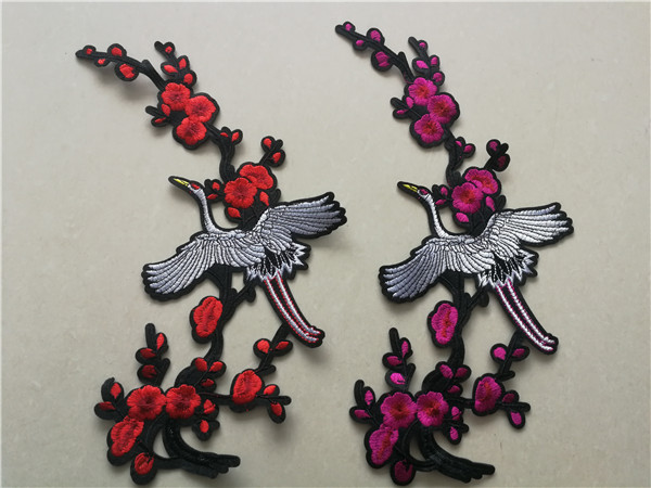Plum blossom crane embroidery cloth adhesive ironing hole sticker painting Clothing decoration accessories two colors 0 9 yuan