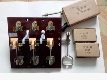Shanghai People's HS12-200 31 gate knife 200A double throw knife switch isolation switch side handle
