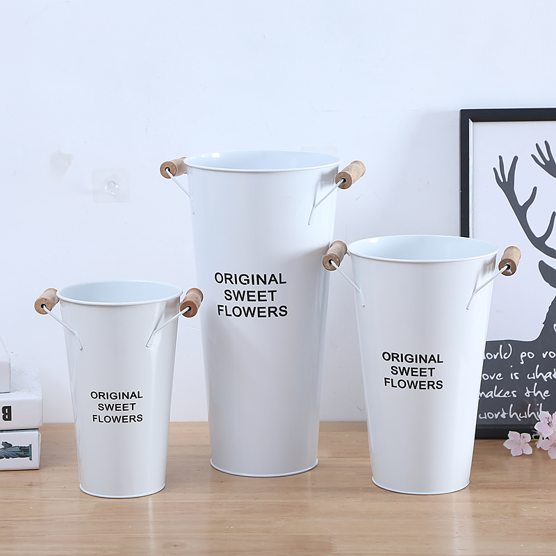 White pastoral style wrought iron flower bucket flower shop waterproof flower arrangement bucket living room decoration thickened wake-up flower tin bucket decoration