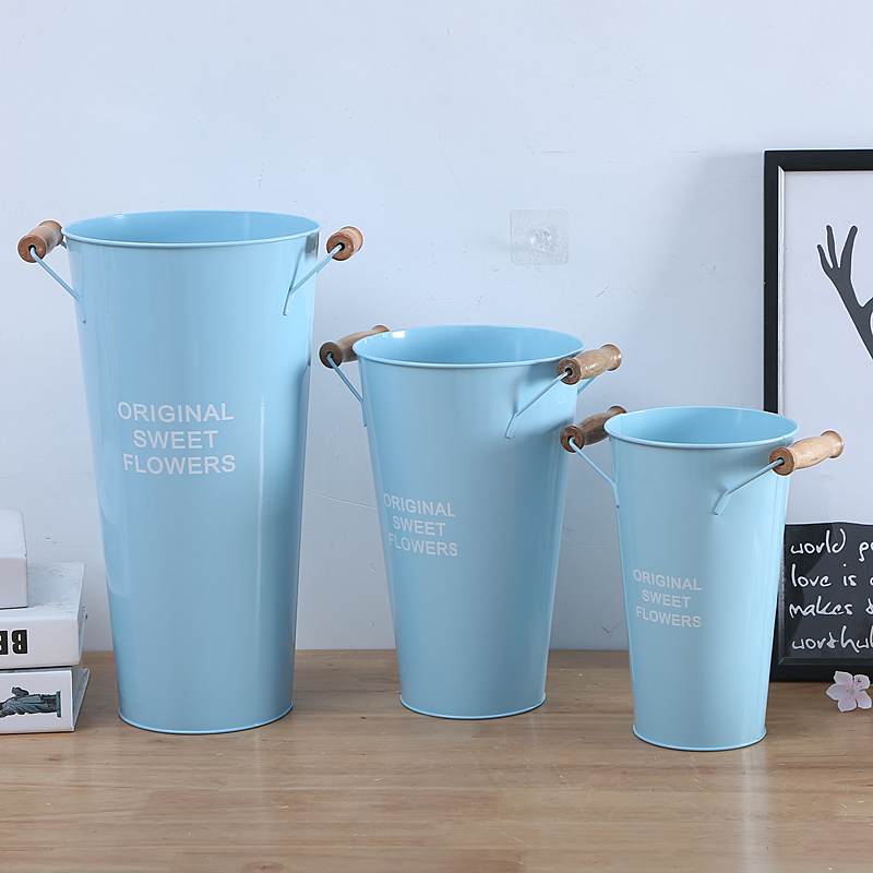 Blue tin flower bucket Pastoral wind florist flower bucket Waterproof flower arrangement living room decoration bucket Portable iron bucket Iron vase