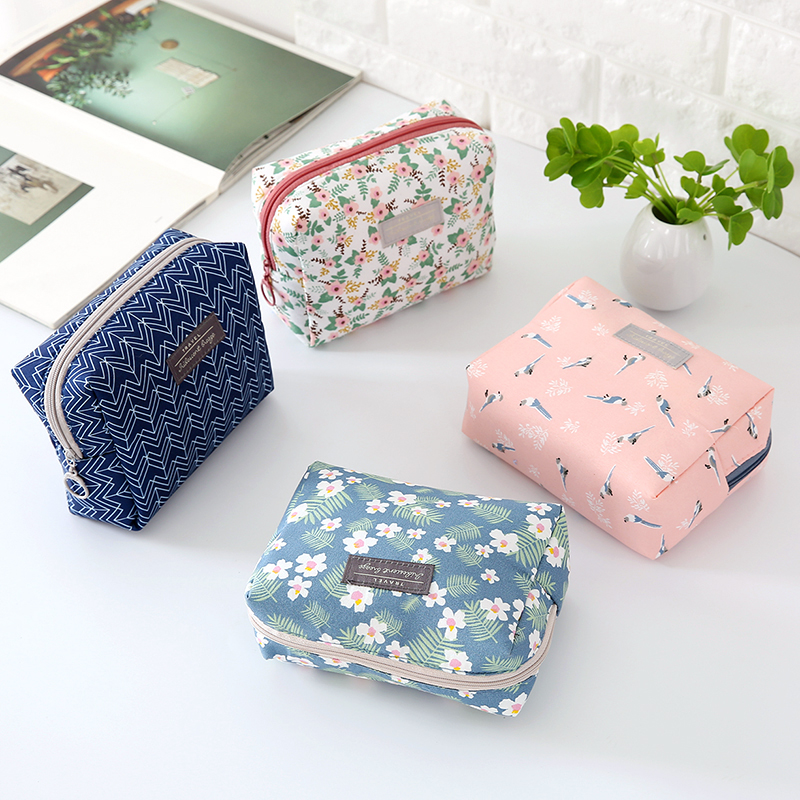 Travel cosmetic bag South Korea small portable female cosmetic bag hand holding soft girl simple portable cosmetic storage bag