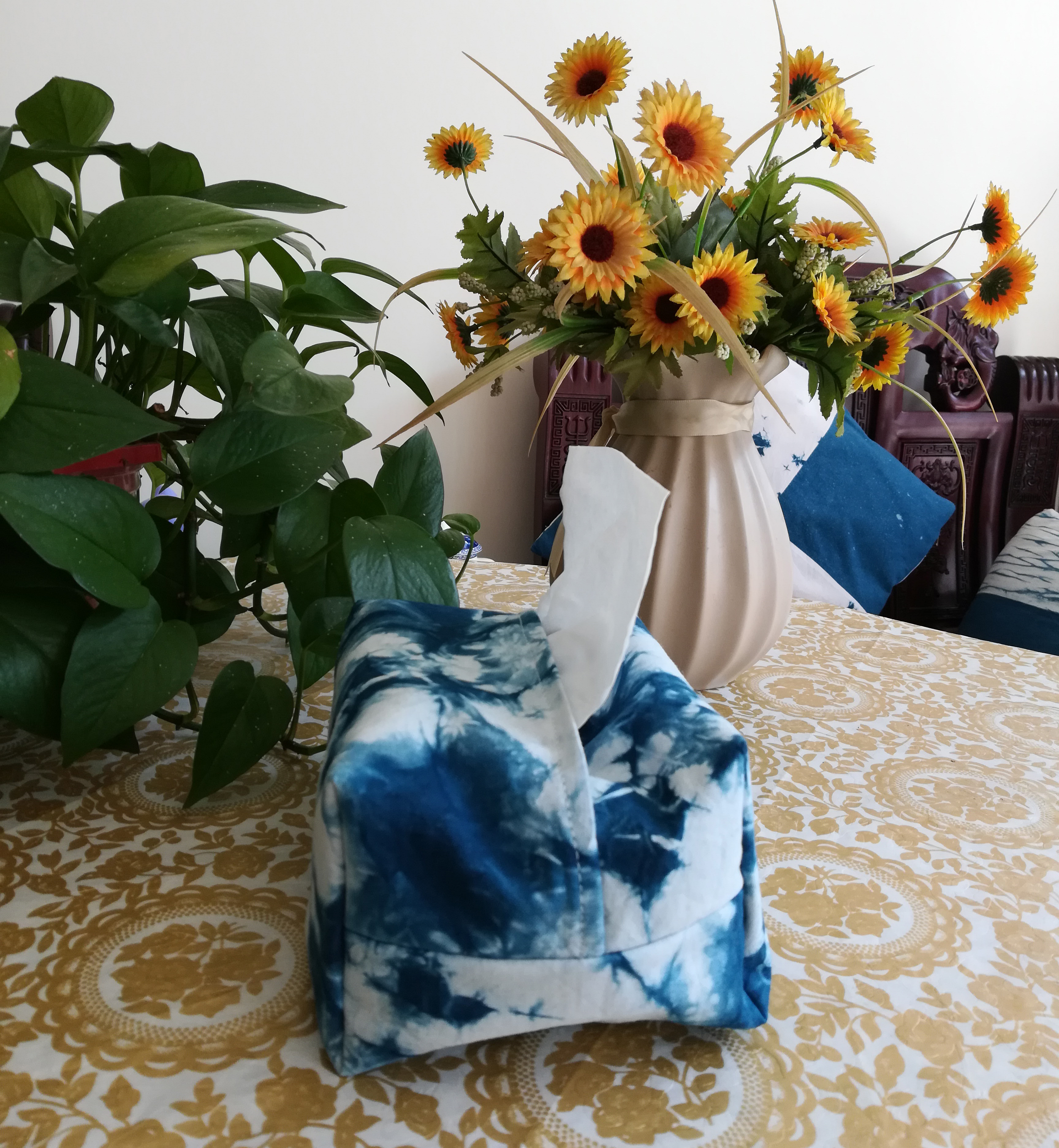 Original hand-designed tie-dyed tissue box Pure cotton plant blue dyed toilet paper box Home fabric storage tissue cover