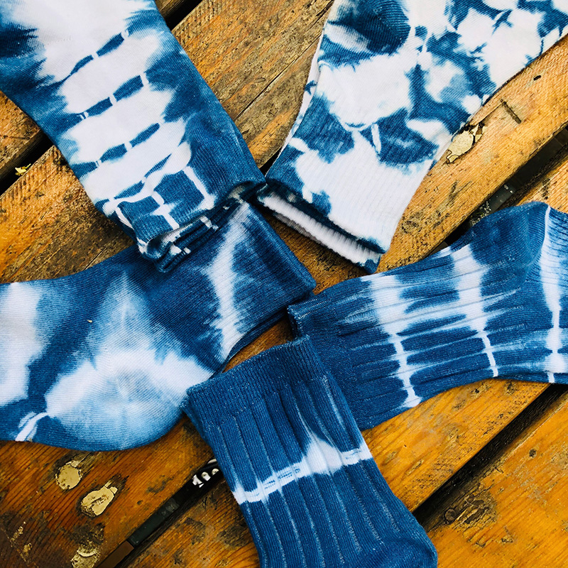 Original new 5 pattern autumn and winter blue dye handmade plant Dyed Socks Medium high cylinder pure cotton male and female thick