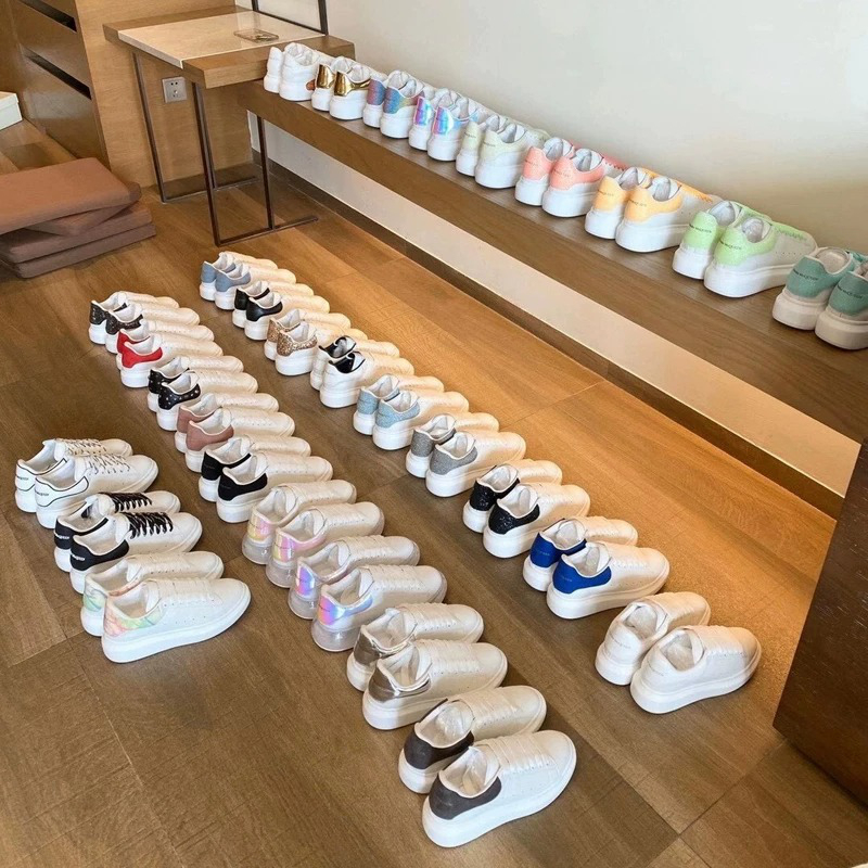 2026 New Model All-Leather Versatile Thick-Soled Valentino Mcqueen Style White Sneakers for Women and Men, Height-Increasing Cowhide Sneakers