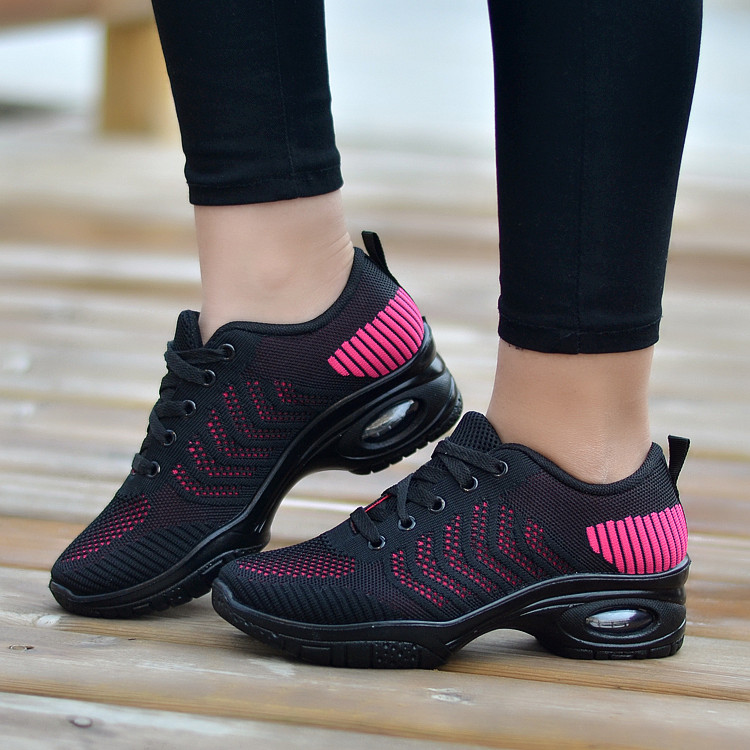 2022 new spring mid-heel all-match square dance shoes old Beijing cloth shoes women's soft bottom comfortable mesh dance shoes