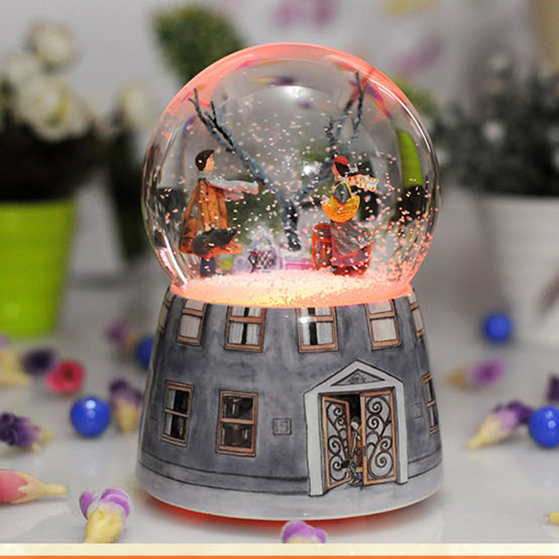 A few meters meet self-spraying snowflake crystal ball music box music box girlfriend girlfriend wedding birthday Valentine's Day gift