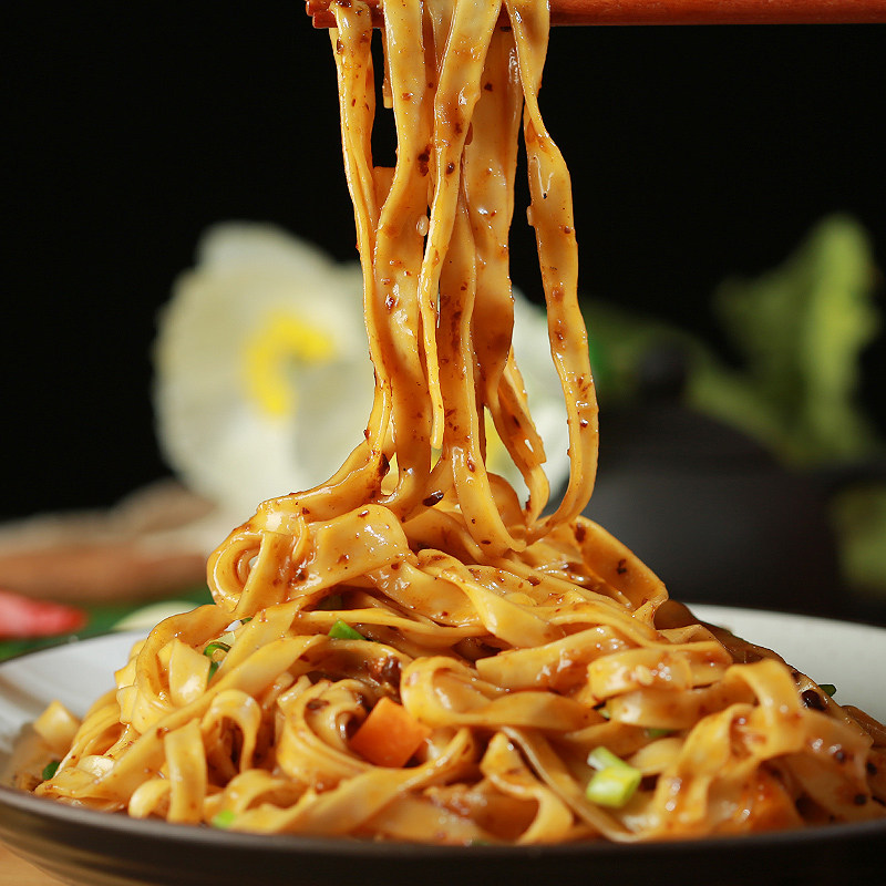 Mrs. Gu mixed noodles bowl full box non-fried instant food convenient instant noodles dry noodles fried sauce red oil spicy noodles supper