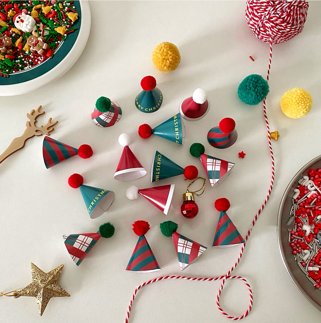 Red Korea in Retro Christmas Mini Christmas Cake Decoration plugin red-green mini-cap