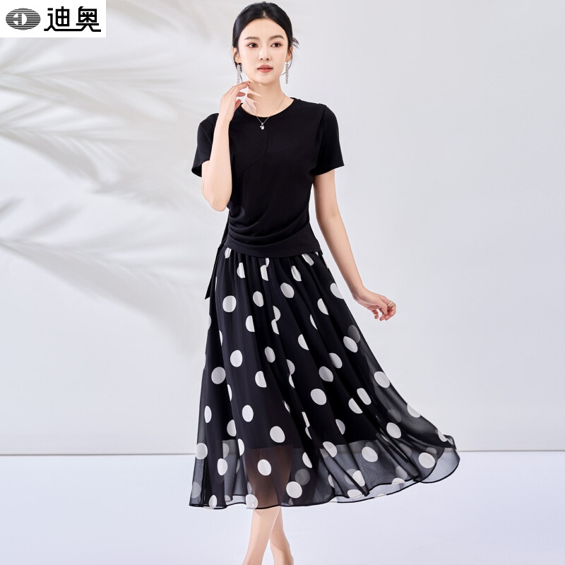 Dior Summer French Suit Skirt for Women 2026 New Style Elegant Short-Sleeved T-Shirt + Polka Dot Skirt Fashionable Two-Piece Set
