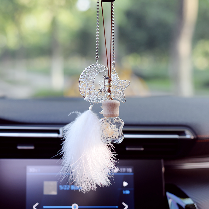 Car Perfume Pendant Car Accessories Car Trim accessories Decorative Aroma of Essential Oils Pendant Women Persistent Light Incense