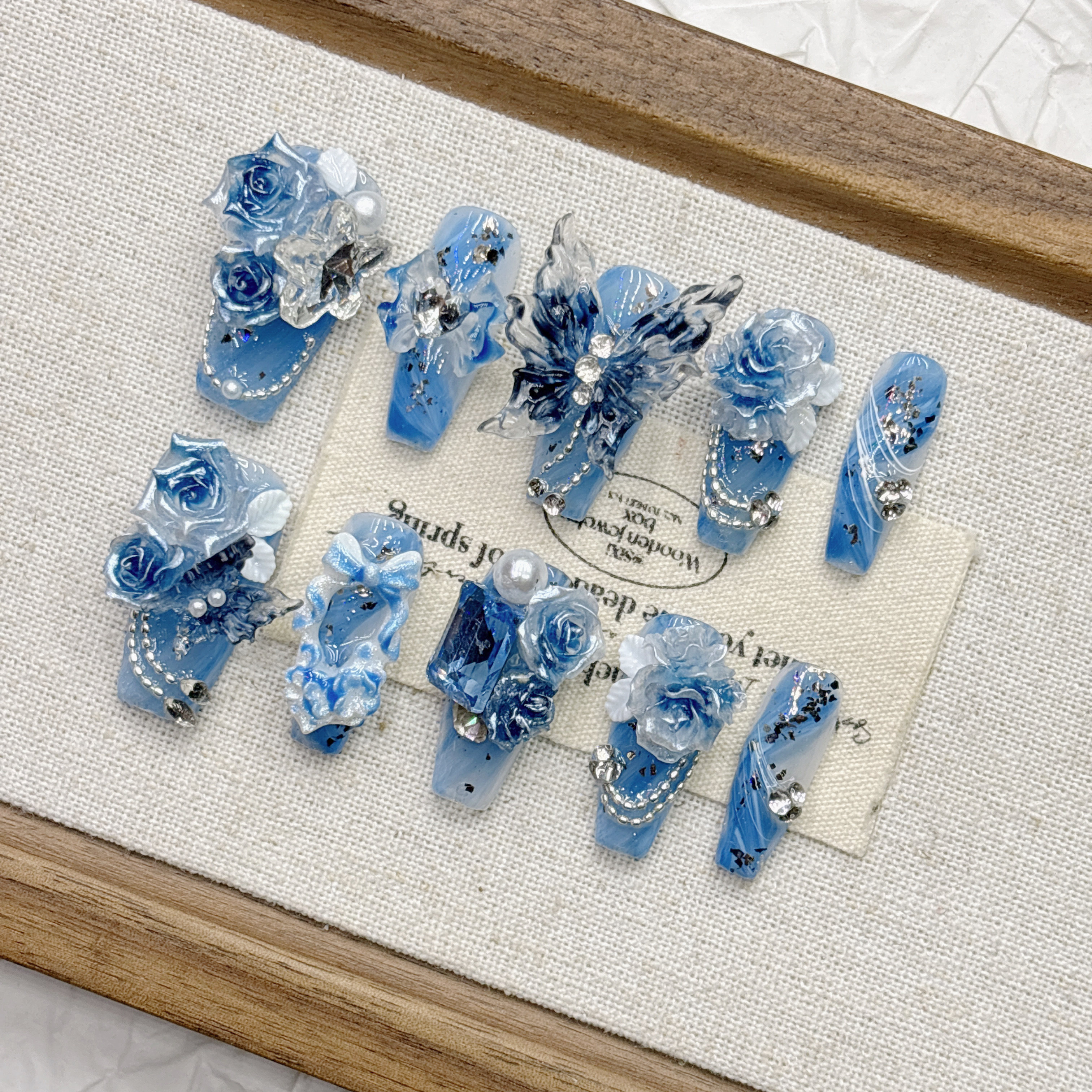 Blue frozen roses are purely handmade, wearing white armor, new fake nails, custom fairy gas, ice transparent, pure desire, medium and long styles. — wholesale press on nails detail view 4
