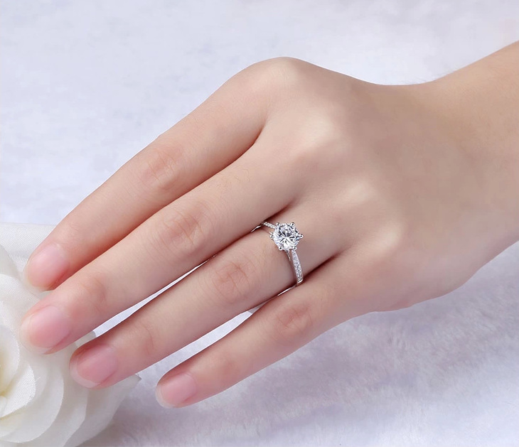 Sterling bạc 925 micro-set kim cương nữ cầu hôn đính hôn trái tim nhẫn và tám mũi tên một carat kim cương mô phỏng - Nhẫn nhẫn lông voi nam