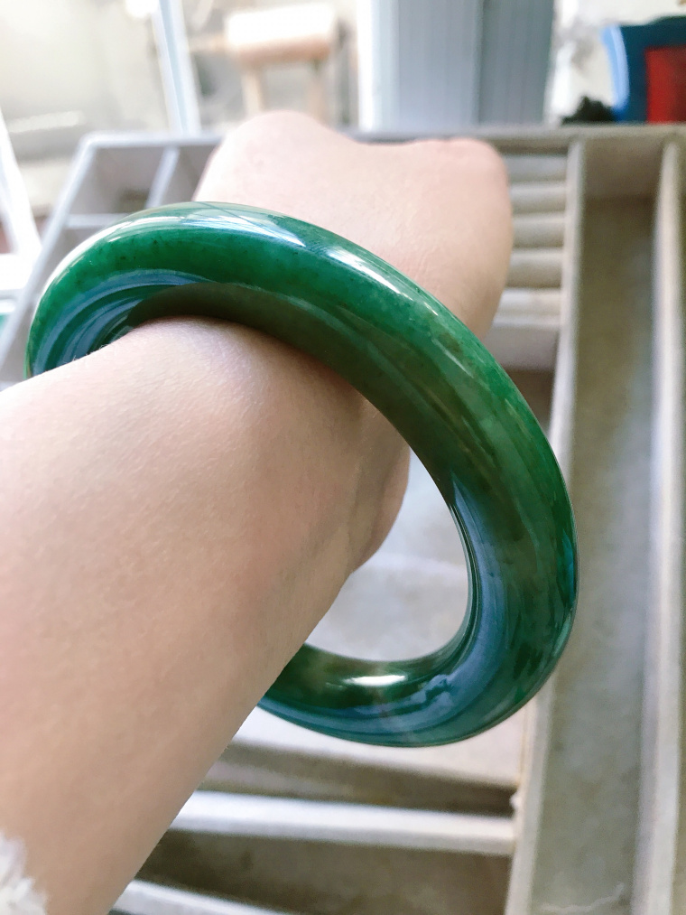 Big circle mouth Dushan jade 63 jade bracelet white sky blue round bracelet old pit factory jewelry jade Hotan jade
