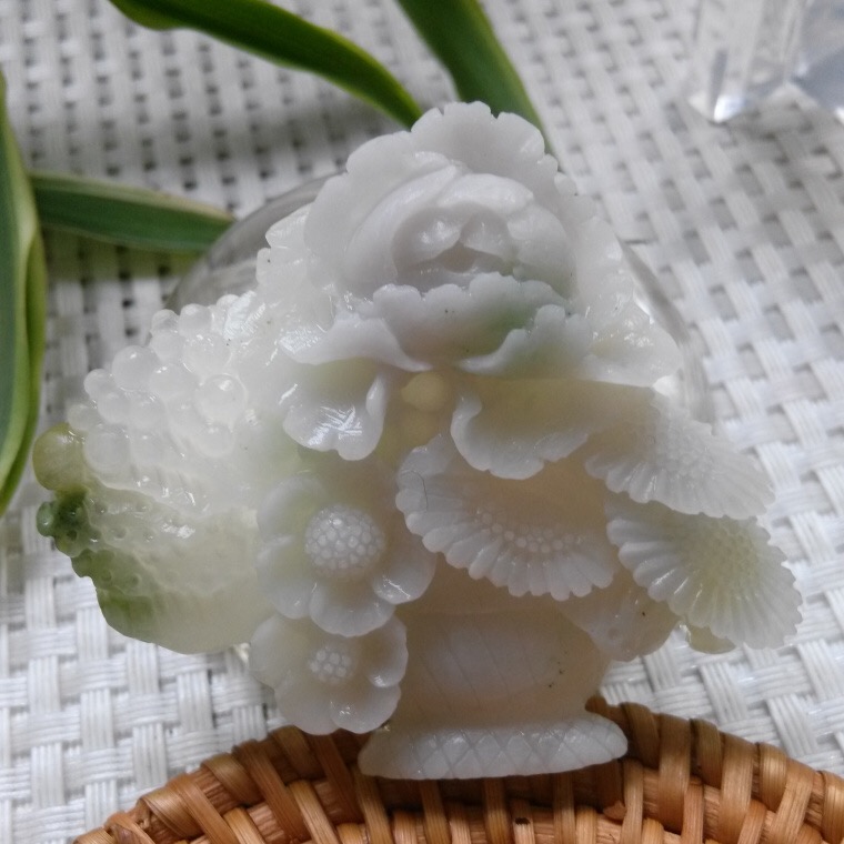 Yuyama Yu Ice Perfect Fluff Red Apple Green Natural Jade Flower Basket Piece of jade pendant hanging piece of jade