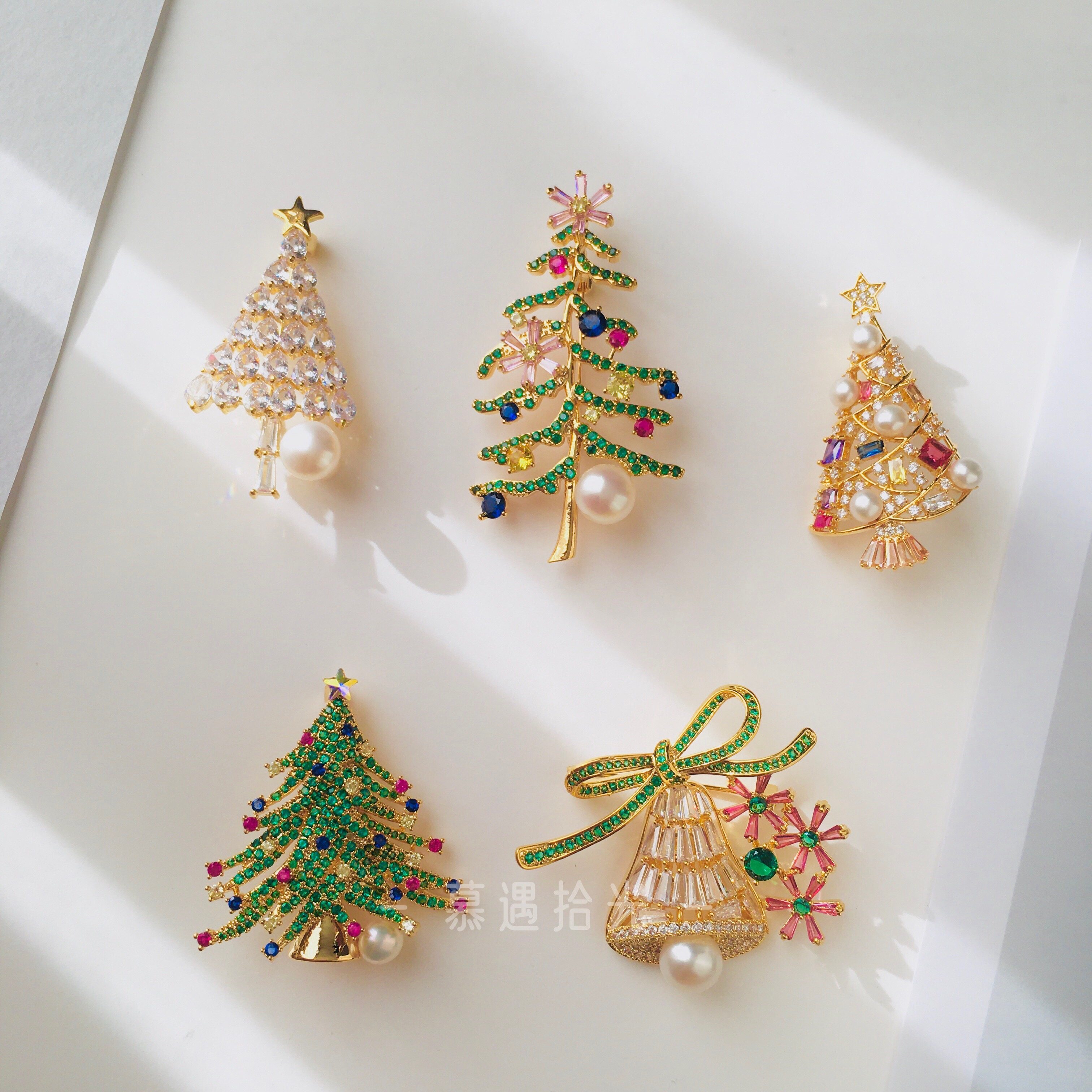 Mousse ten light Christmas atmosphere Christmas tree bell Bell Gift Chest Pin Natural Bright Light Freshwater Pearl-Taobao