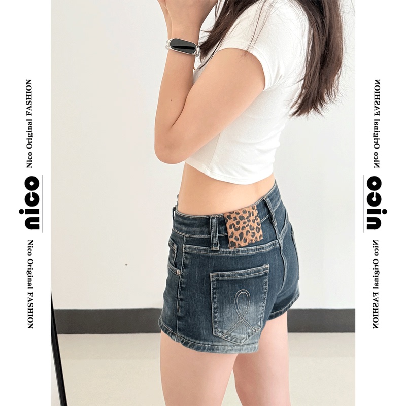 Niche Leopard Print Patchwork Low-Rise Denim Shorts for Women, Summer 2026 New American Style Blue-Gray Thin Slimming Hot Pants Niche Leopard Print Patchwork Low-Rise Denim Shorts for Women, Summer 2026 New American Style Blue-Gray Thin Slimming Hot Pants