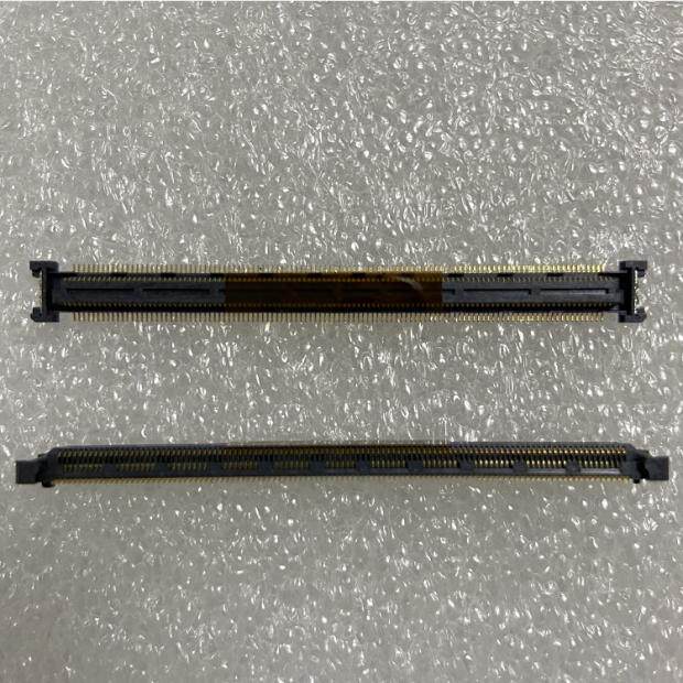 FOXCONN COM-E male socket 220P COME QT012206-1031-2H