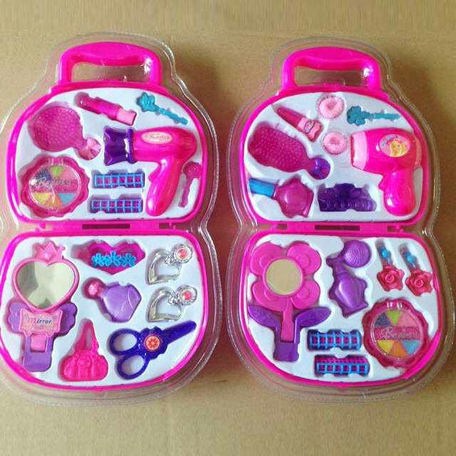 Children emulating a family wine Makeup Desk Toy Makeup Desk Makeup Case Princess Girl emulation lipstick 15 pieces