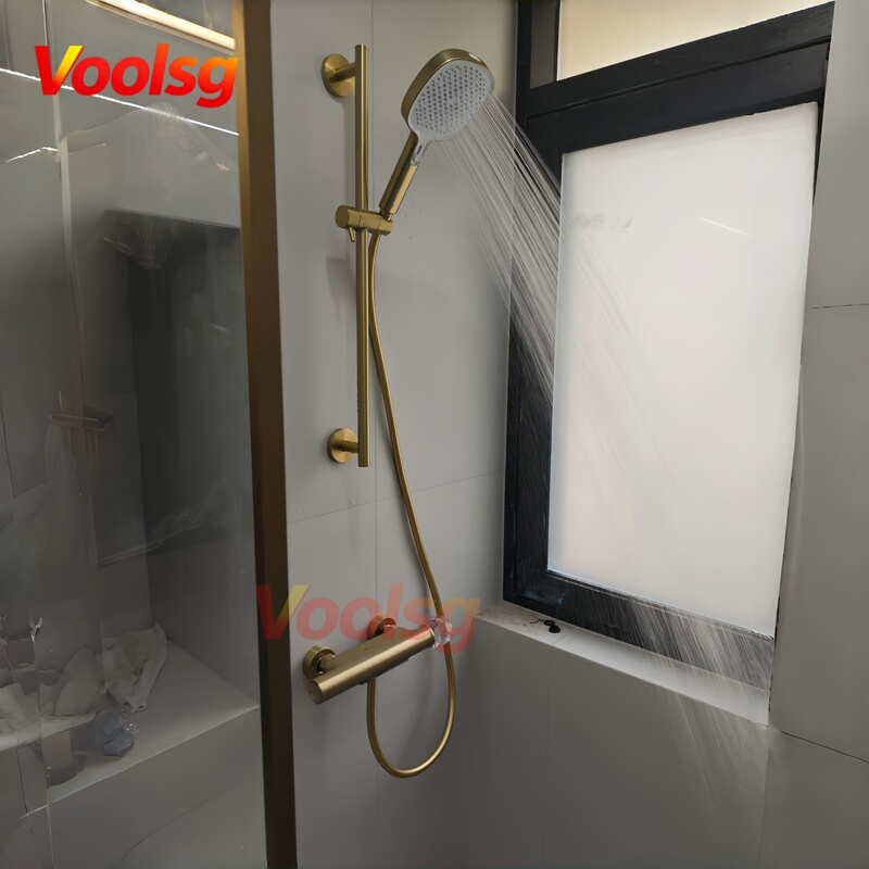 Brushed Gold Waterfall-Style Bathtub Faucet, Exposed Installation, Bathroom Without Overhead Spray, Simple Split-Type Showerhead Brushed Gold Waterfall-Style Bathtub Faucet, Exposed Installation, Bathroom Without Overhead Spray, Simple Split-Type Showerhead