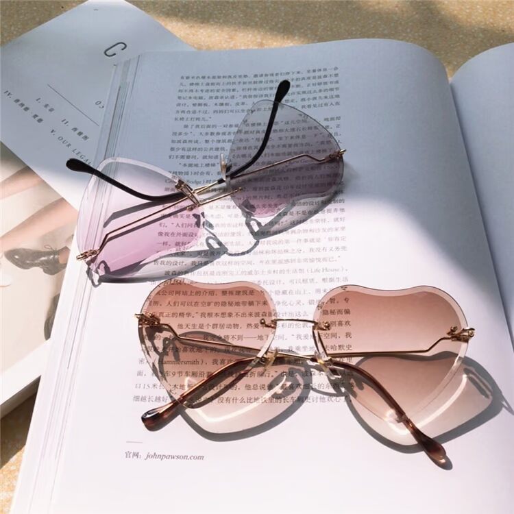 Ulzzang gradient tình yêu không kính râm nữ retro Harajuku net đỏ in hình ảnh du lịch dễ thương kính đồ chơi