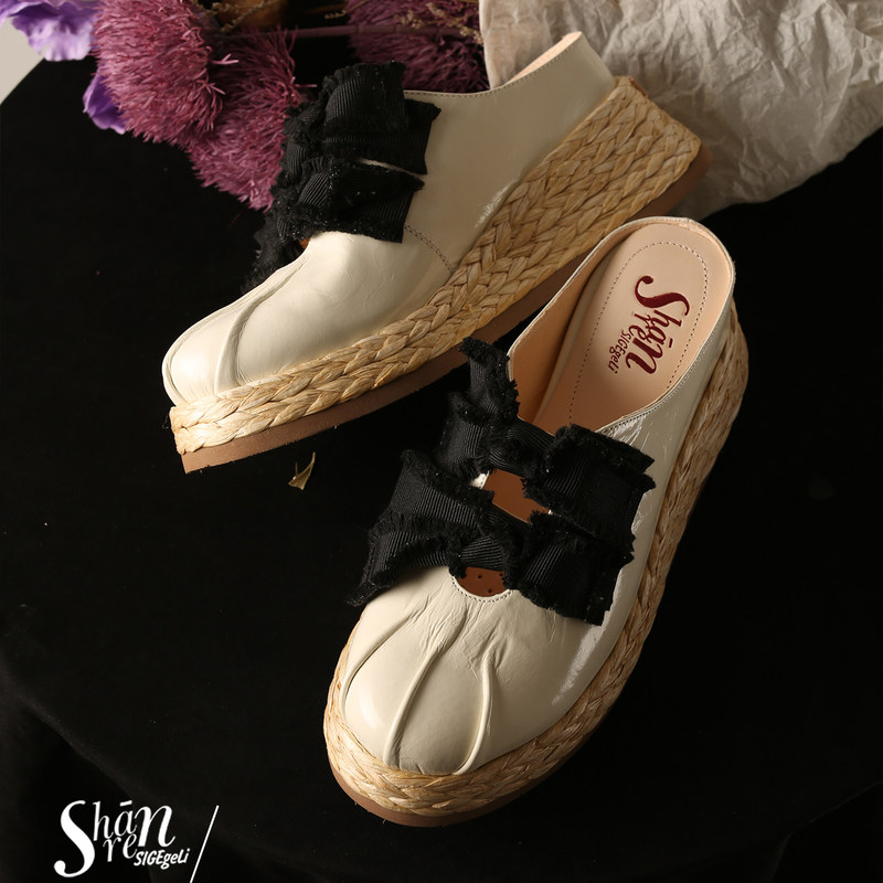 Shānren Original Design Small-Sized Pleated Closed-Toe Slippers for Women, Summer Outdoor Wear, Height-Increasing Thick-Soled Half-Slipper