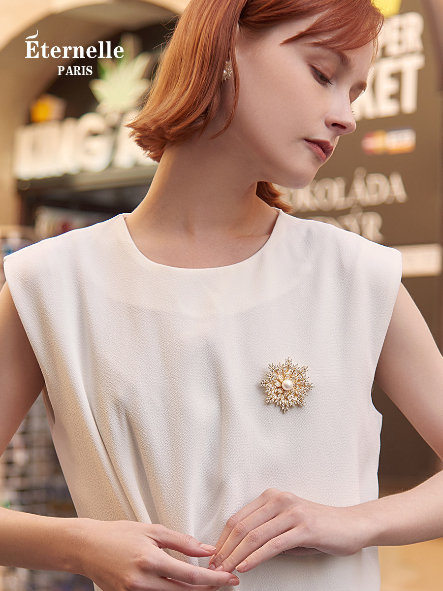 Eternelle French Eternal Design Corsage, Feminine Snowflake Brooch, High-End Silk Scarf Buckle, New Year's Gift