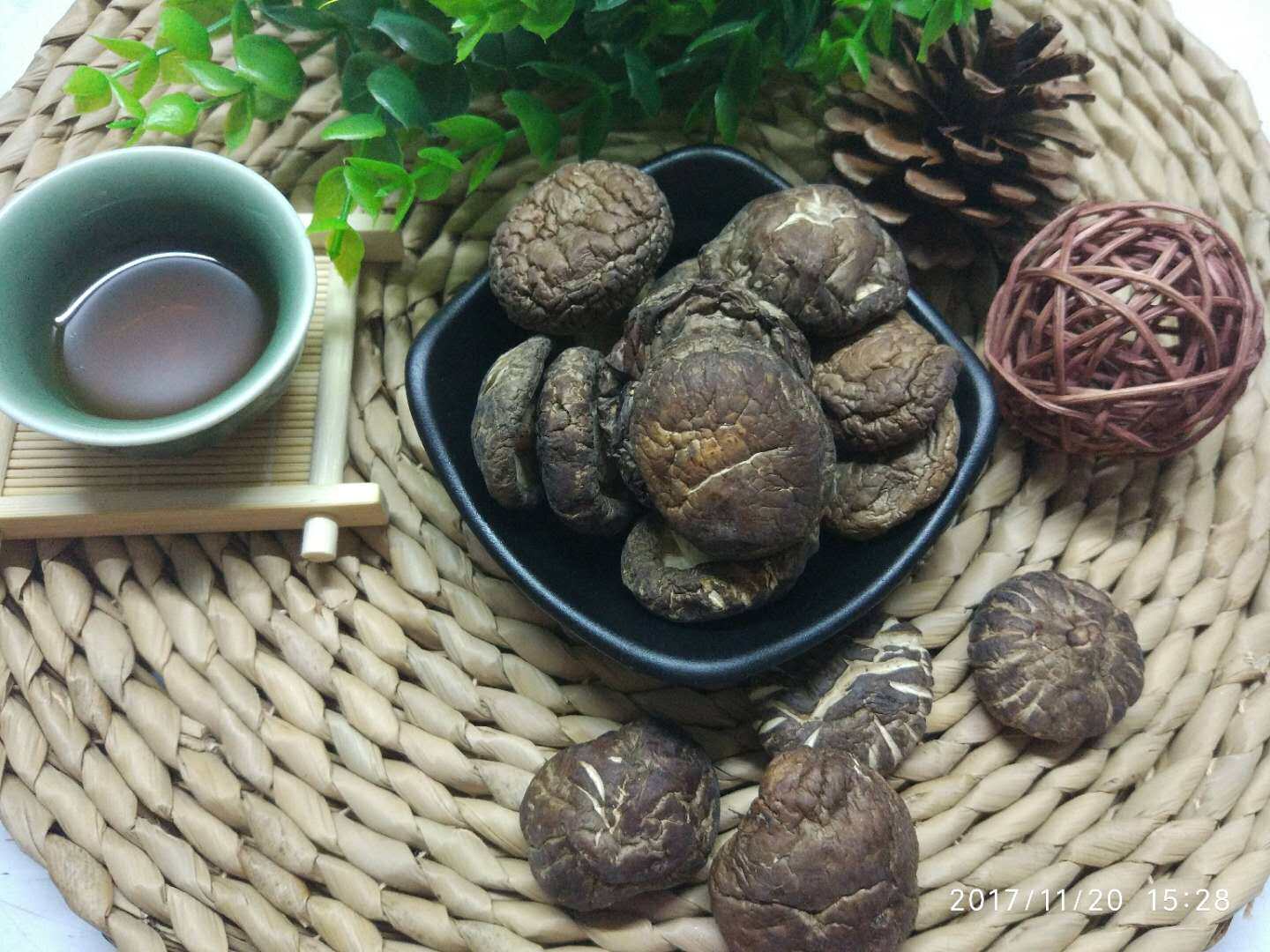 2 pieces Dried Shiitake Mushrooms Premium Dried Shiitake Mushrooms Shiitake Mushrooms Household Souvenirs