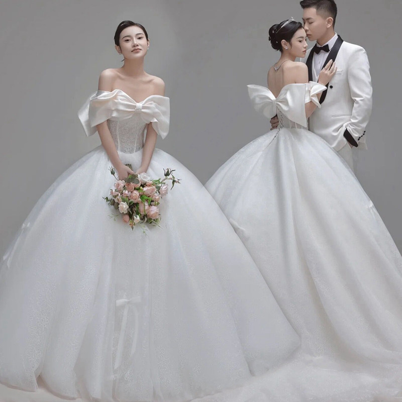 Studio indoor Korean theme clothing high-end lace wedding photography couple photo shoot white tutu skirt