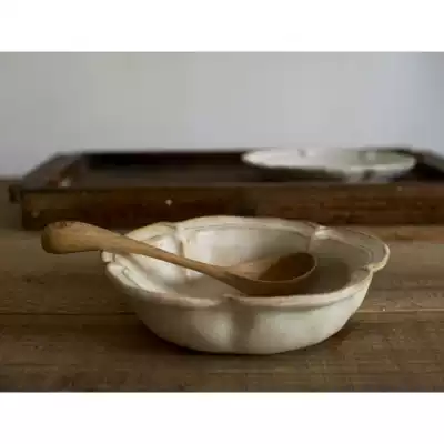 Japanese-made Mashiko yaki writer's hand-made coarse pottery Flower-shaped fruit dessert Dessert plate Yogurt cereal bowl