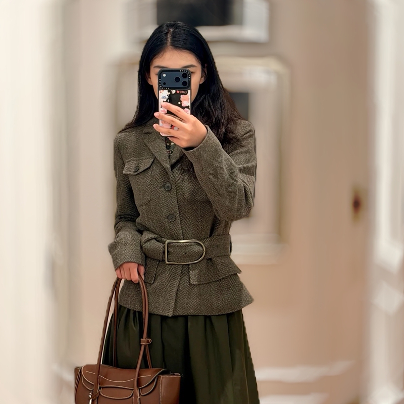 British Retro Woolen Blazer for Women with Waist-Cinching Belt, Herringbone Pattern, Old Money Style, Autumn and Winter Hunting Jacket British Retro Woolen Blazer for Women with Waist-Cinching Belt, Herringbone Pattern, Old Money Style, Autumn and Winter Hunting Jacket