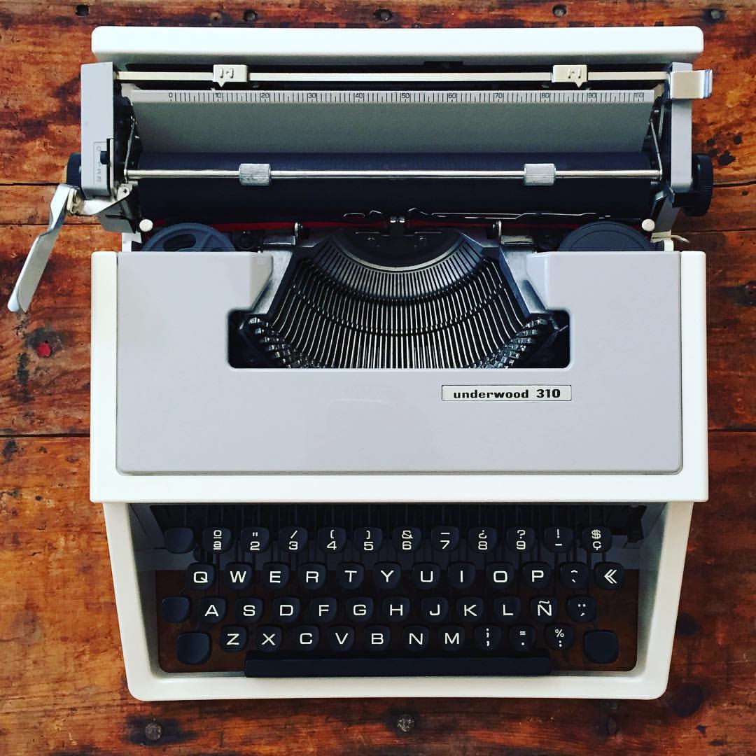 UNDERWOOD310 Underwood old typewriter retro typewriter typeable mechanical English book room-Taobao