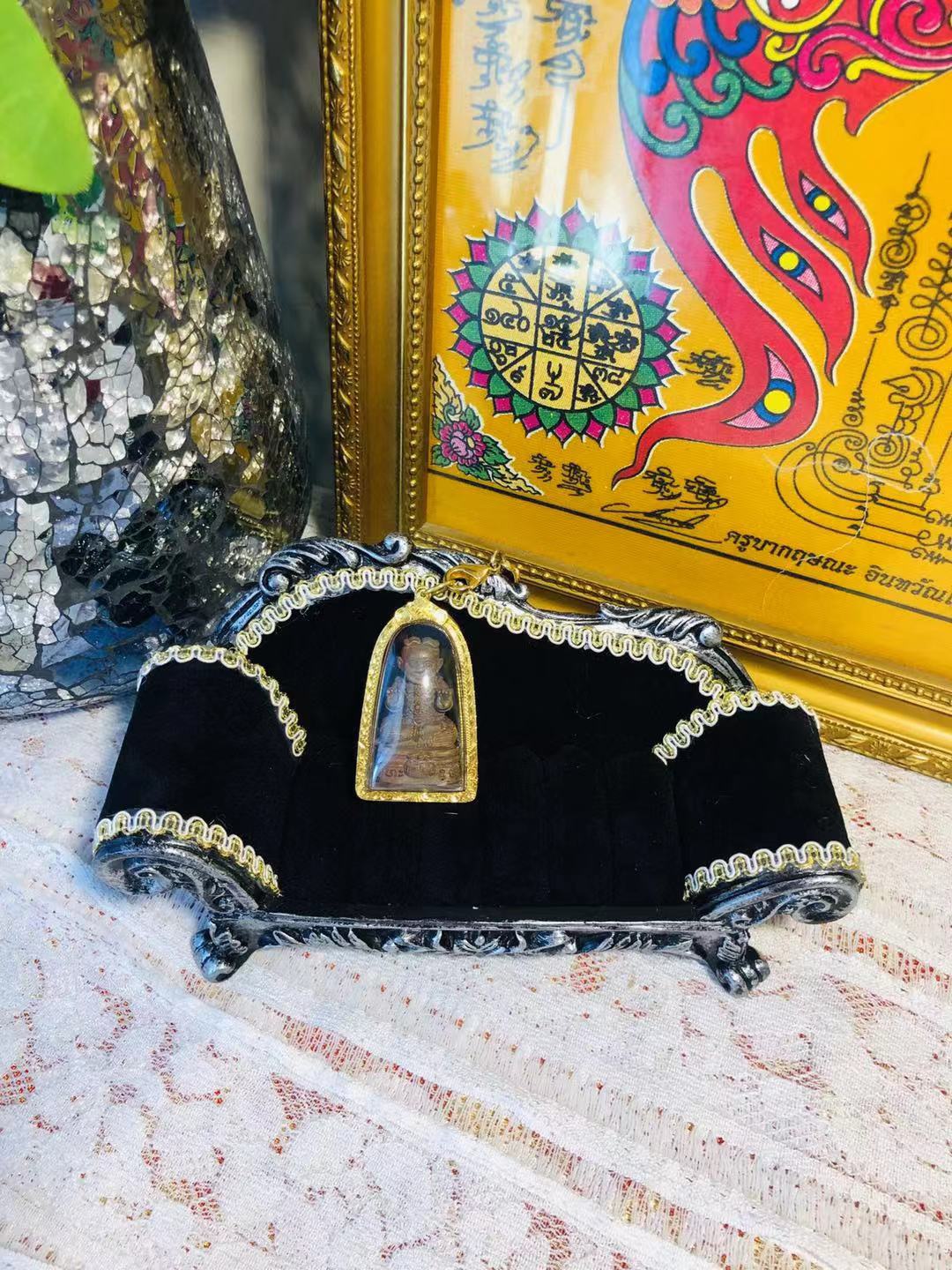 For the table, for the table, for the chair, for the sofa, for the jewelry storage, for the home, for the display table, for the big red and black