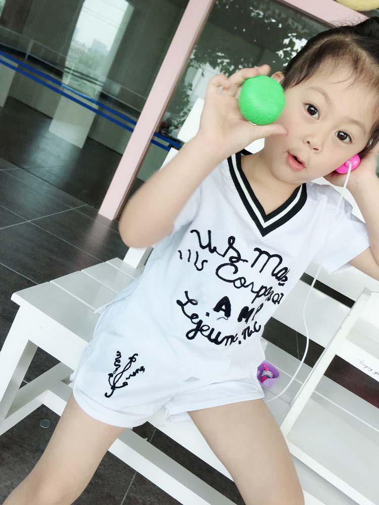 Quần áo trẻ em 2018 Mùa hè vừa và nhỏ dành cho trẻ em Bộ áo thun nam tay ngắn nữ in chữ + Quần short trẻ em Bộ hai mảnh đồ bơi trẻ em nữ