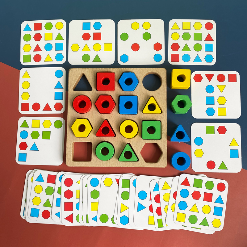 Paternity-child interactive geometry pairing against the battle desktop game children focused on intellectual thinking training toys