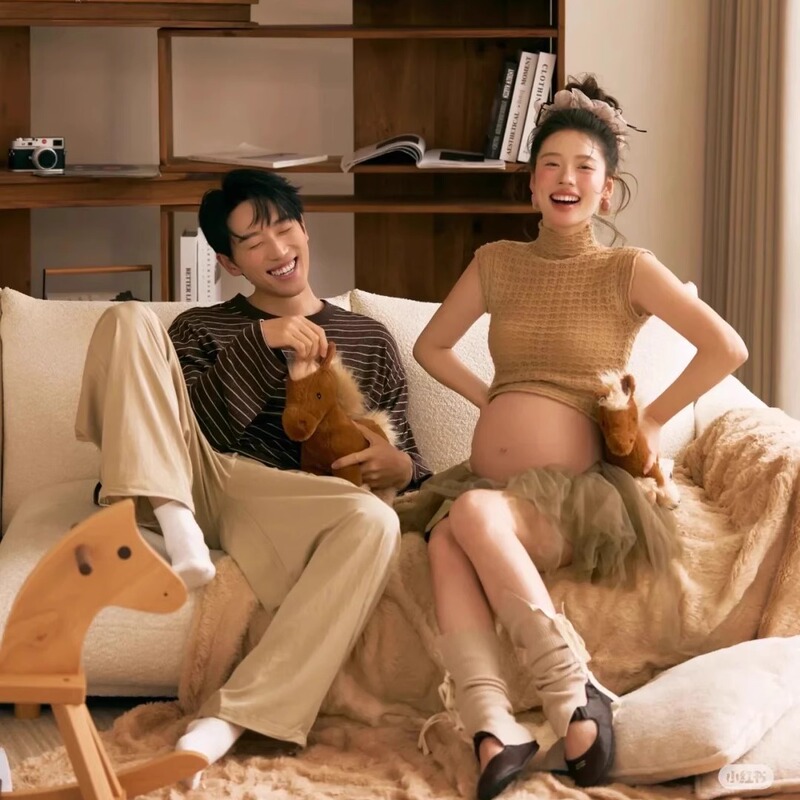 New Year of the Horse 2026 Couple Photoshoot Maternity Photo Set Big Belly Pregnant Woman Photo Studio Portrait Art Photo New Year of the Horse 2026 Couple Photoshoot Maternity Photo Set Big Belly Pregnant Woman Photo Studio Portrait Art Photo