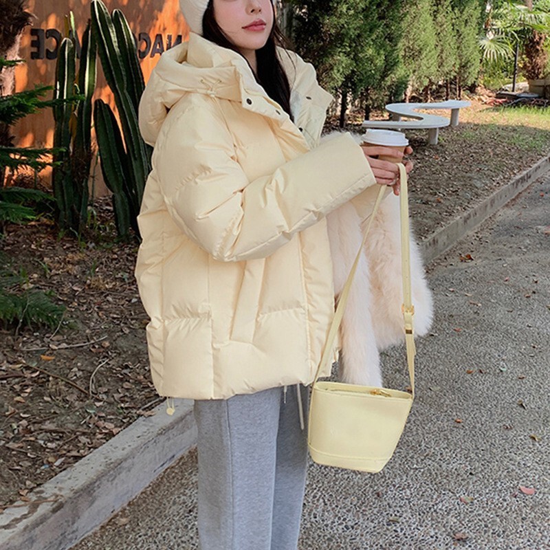 Guji Women's down Jacket Short Style 2026 New Winter Thick Loose Hooded Coat for Petite Women