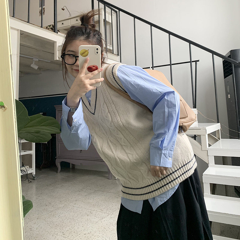 Generally cute college style hemp flower knitted vest women's 2021 new spring and autumn loose vest sweater vest