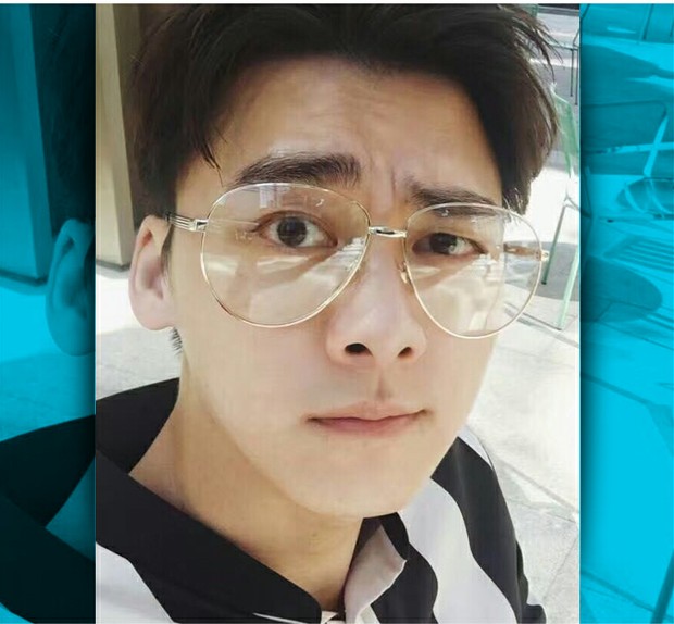 Wu Yifan Li Yifeng Song Yi với gọng kính gọng kim loại mỏng gương mặt tròn gọng kính phẳng kính montblanc