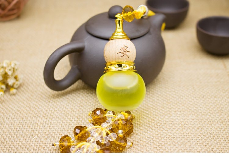 Mặt dây chuyền xe hơi nước hoa bầu pha lê xe cung cấp phụ kiện xe an toàn xe ô tô đồ trang trí treo bán buôn đệm ghế ô tô