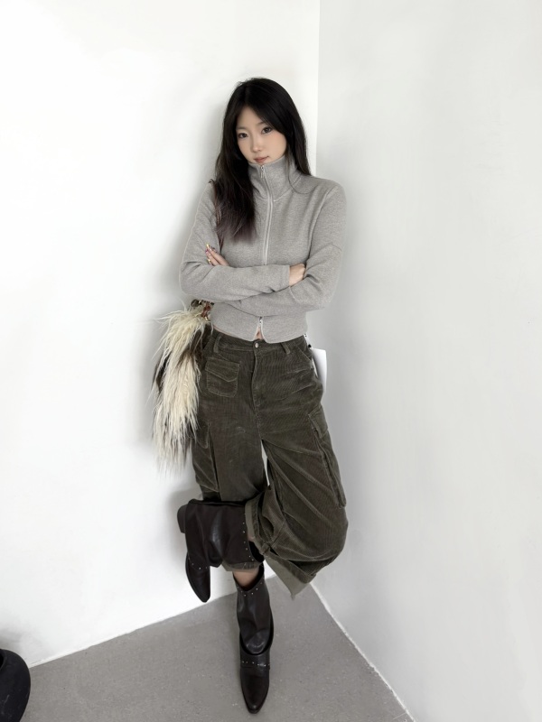 2026 Autumn New Corduroy Workwear Cropped Pants for Women, Vintage Multi-Pocket Wide-Leg Rolled Hem Casual Mid-Length Pants