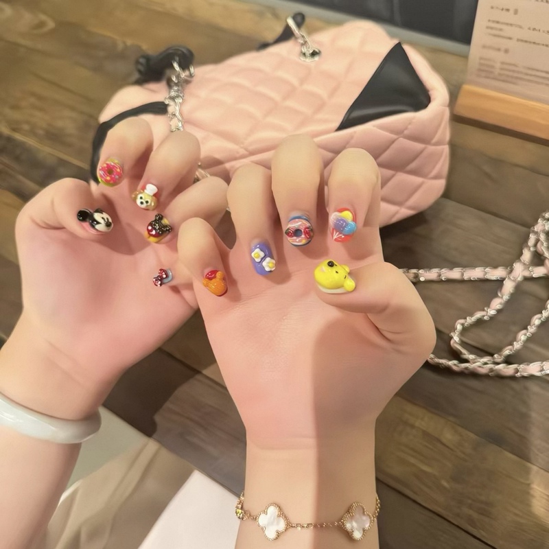 Winnie and Mickey Wear Armor and Individually Wear Accessories Winnie and Mickey Wear Armor and Individually Wear Accessories