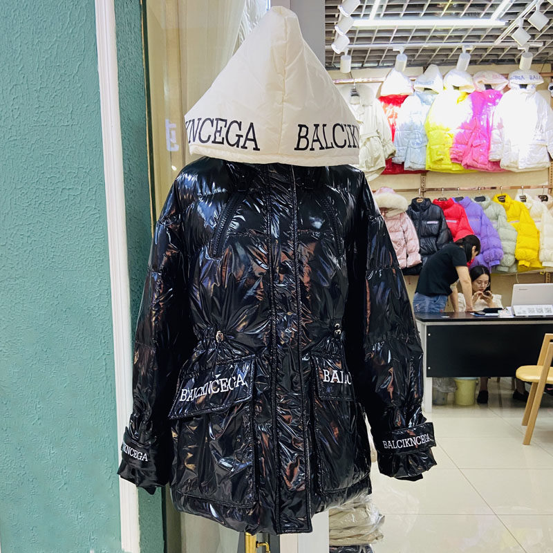 New bright face free of washout white hat autumn winter fashion princess style princess design sensation down clothes Short ladies cashew Han version of the wave