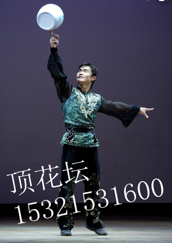 Beijing Shang Wedding Wedding Ceremony Banquet for the Old Beijing Tianqiao Absolute Living Top Flower Altar Performance Acrobatic Top Flower Altar 