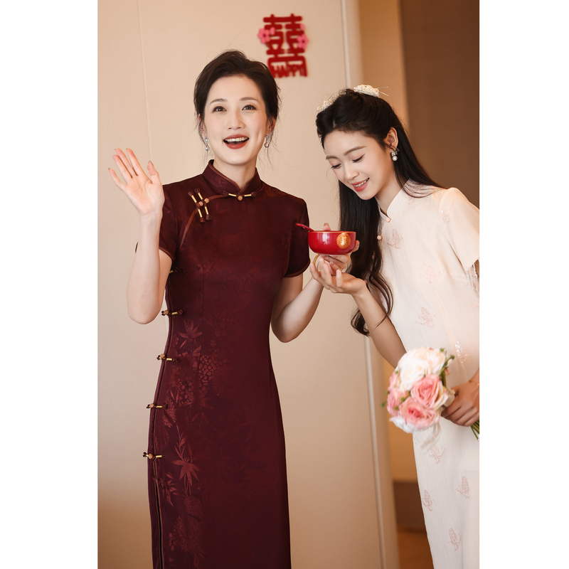 Red Mother-Of-The-Bride Wedding Banquet Cheongsam 2026 New Summer Daily Wear Plus Size Elegant Young Version Mother-In-Law Dress